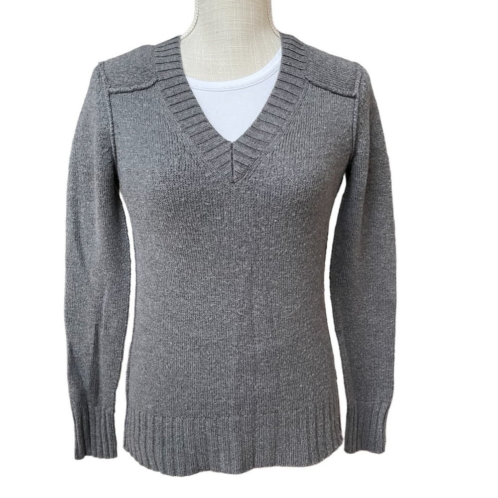 Banana Republic Extra Fine Merino Wool Blend V-Neck Sweater in Gray Size: S